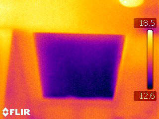 Тепловое изображение неотапливаемого чердачного люка